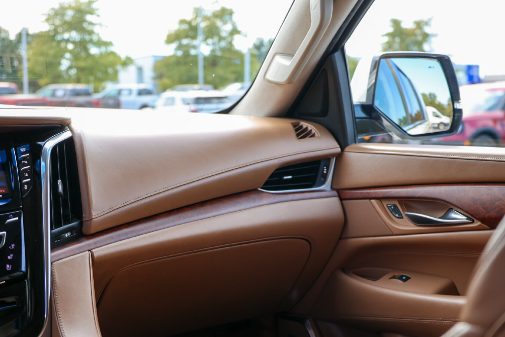 Used 2015 Cadillac Escalade Platinum AWD/4WD image 13