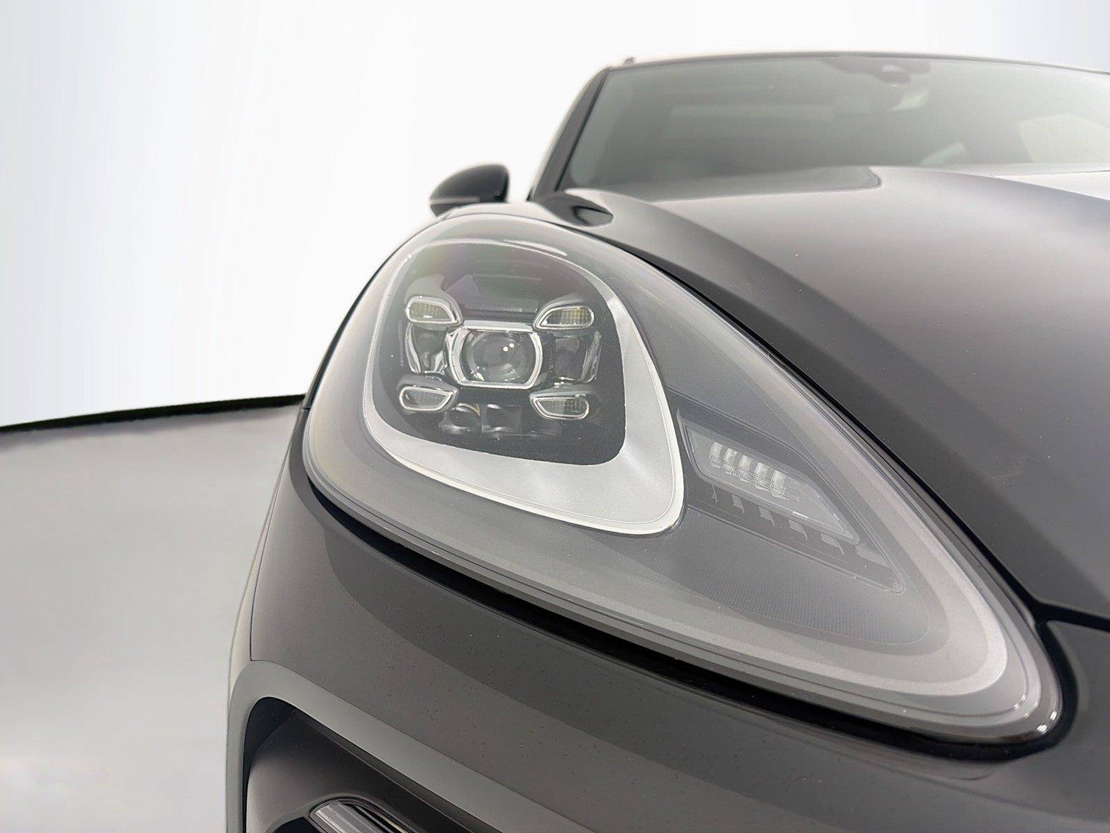 Used 2023 Porsche Cayenne Platinum Edition AWD/4WD image 32