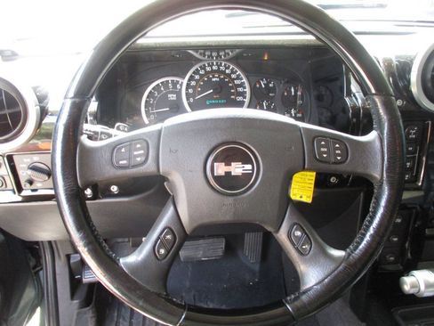 Used 2005 HUMMER H2 w/ Preferred Equipment Group AWD/4WD image 18
