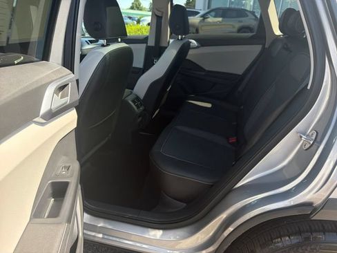 Certified 2025 Volkswagen Taos SE w/ Panoramic Sunroof Package AWD/4WD image 26
