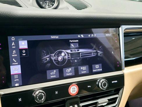 Used 2025 Porsche Macan image 29