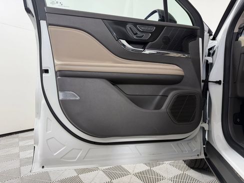 Used 2022 Lincoln Corsair AWD w/ Equipment Group 101A image 22