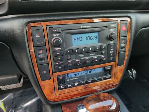 Used 2003 Volkswagen Passat GLX image 13