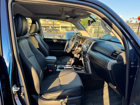 Used 2016 Toyota 4Runner SR5 Premium image 18