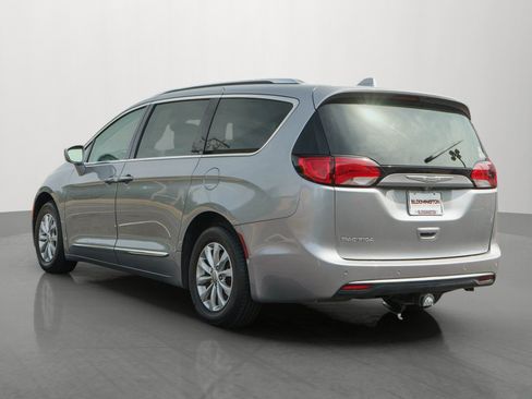 Used 2019 Chrysler Pacifica Touring-L FWD image 5