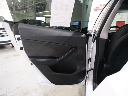 Used 2021 Tesla Model Y 2WD image 22