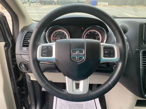 Used 2017 Dodge Grand Caravan SE w/ Power Window Group image 15