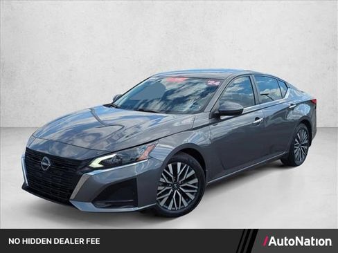 Used 2024 Nissan Altima 2.5 SV w/ SV Premium Package FWD image 1