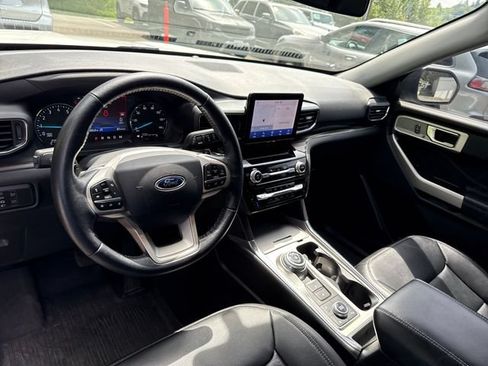 Used 2021 Ford Explorer Limited w/ Equipment Group 301A AWD/4WD image 17