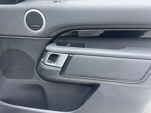 Used 2024 Land Rover Discovery S image 48