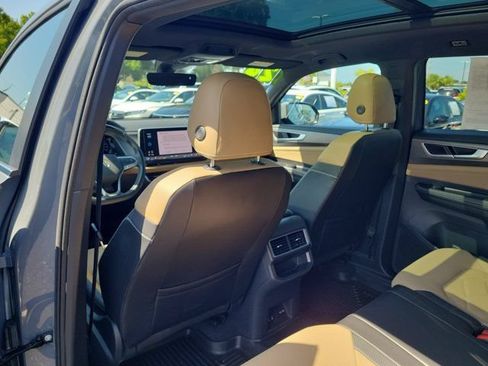 Used 2024 Volkswagen Atlas Cross Sport SE w/ Panoramic Sunroof Package FWD image 15