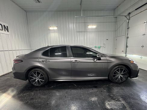 Used 2022 Toyota Camry SE image 6