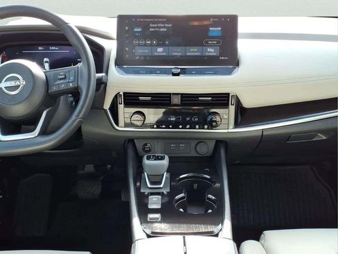 Used 2024 Nissan Rogue SL FWD image 14