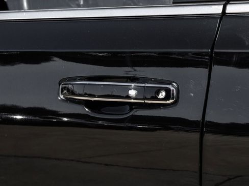 Used 2024 Chevrolet Suburban Premier image 38