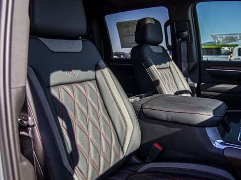 Used 2025 Chevrolet Silverado 3500 High Country w/ High Country Premium Package AWD/4WD image 23