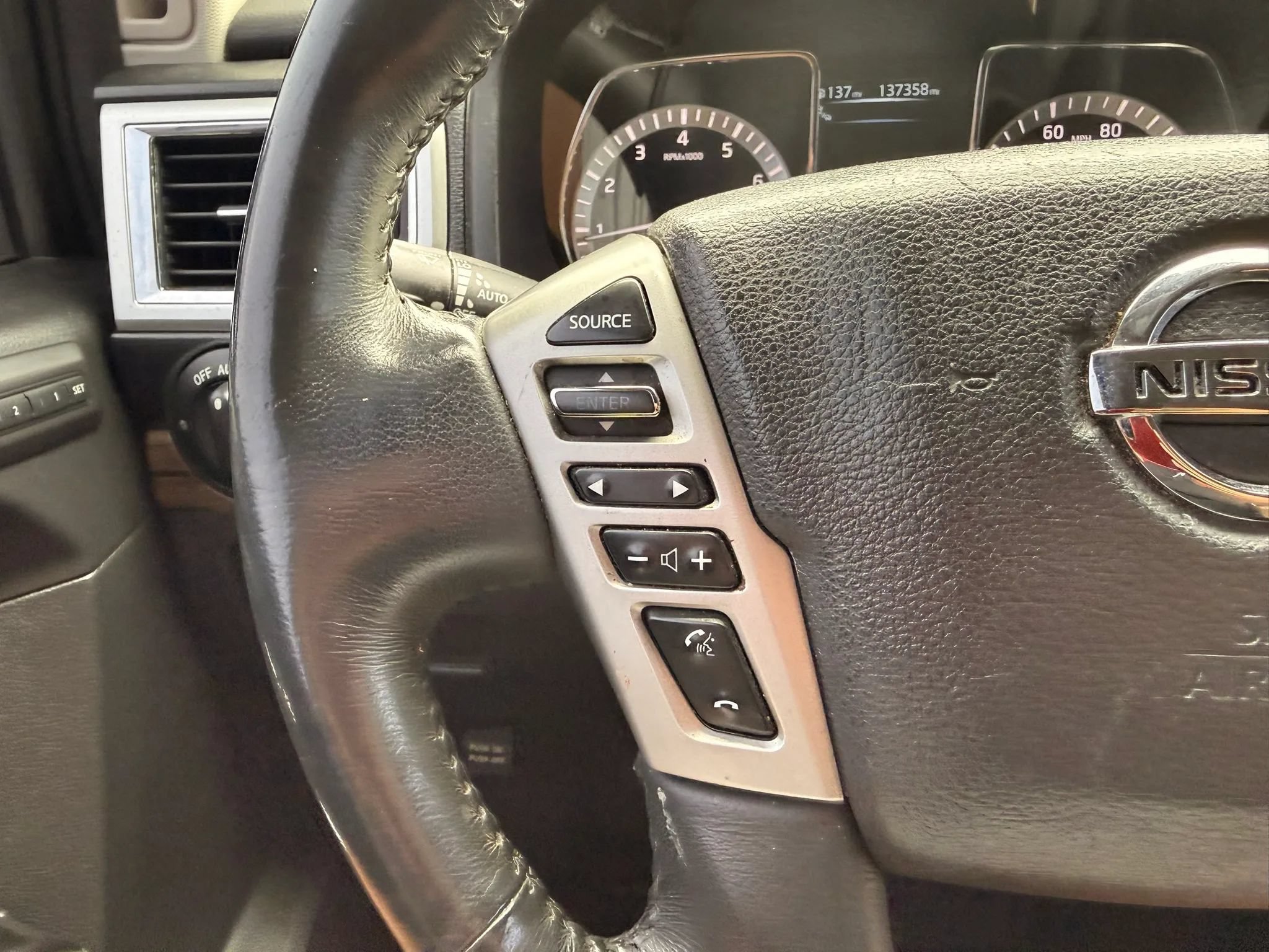 Used 2017 Nissan Titan SL w/ SL Towing Convenience Package RWD image 19