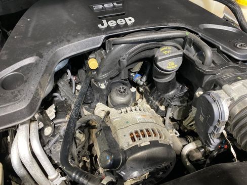 Used 2019 Jeep Wrangler Unlimited Sahara image 26