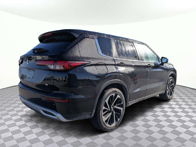 Used 2024 Mitsubishi Outlander SE FWD image 3