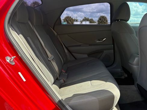 Used 2023 Hyundai Elantra SEL w/ Convenience Package image 14