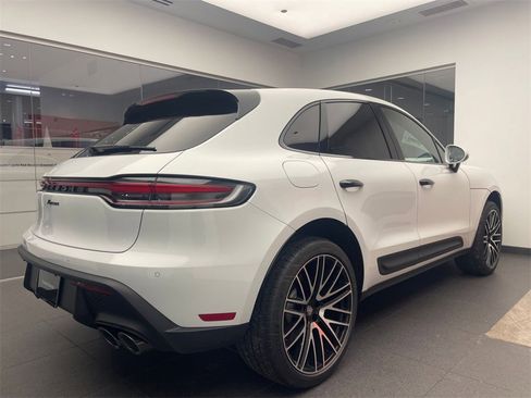 New 2026 Porsche Macan image 7