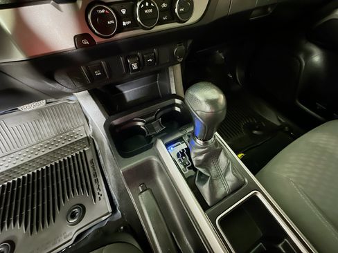 Used 2021 Toyota Tacoma TRD Off-Road image 21