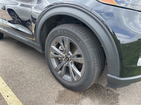 Used 2022 Ford Explorer XLT w/ Equipment Group 202A AWD/4WD image 5