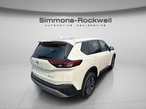 Used 2023 Nissan Rogue SV image 7