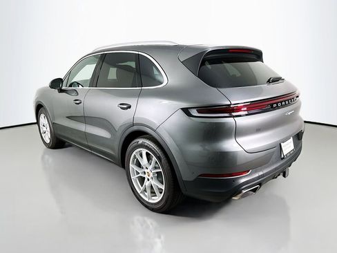 Certified 2025 Porsche Cayenne AWD/4WD image 3