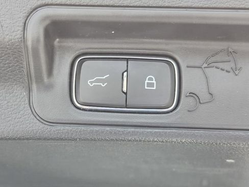 Used 2024 Ford Explorer XLT w/ Equipment Group 202A RWD image 10
