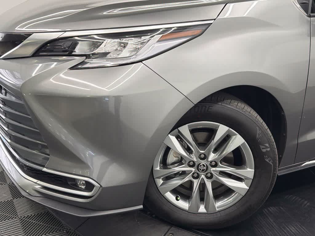 Certified 2026 Toyota Sienna Limited FWD image 5
