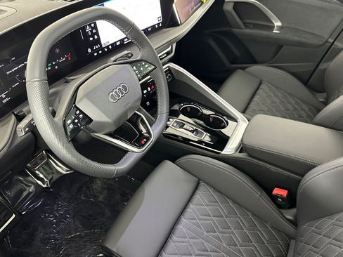 New 2025 Audi SQ5 Prestige AWD/4WD image 9