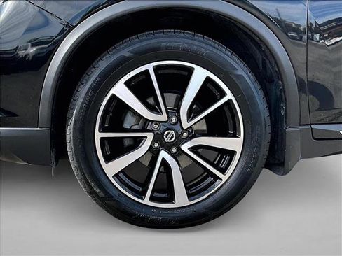 Used 2019 Nissan Rogue SL w/ Premium Package image 10