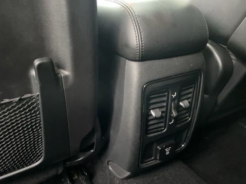 Used 2021 Jeep Grand Cherokee Laredo X image 27