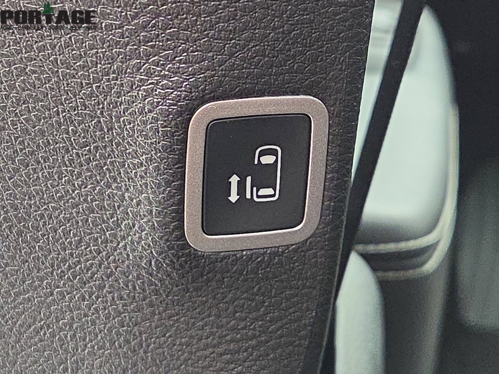 New 2027 Chrysler Pacifica Select AWD/4WD image 32