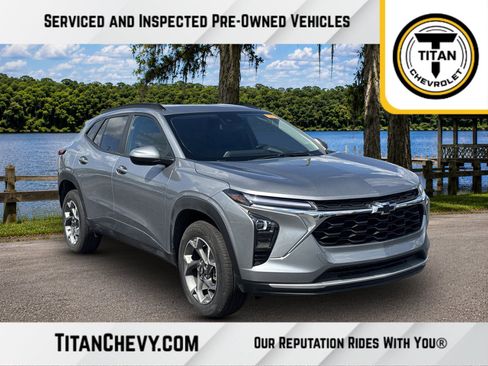 Used 2025 Chevrolet Trax LT w/ Driver Confidence Package FWD image 1
