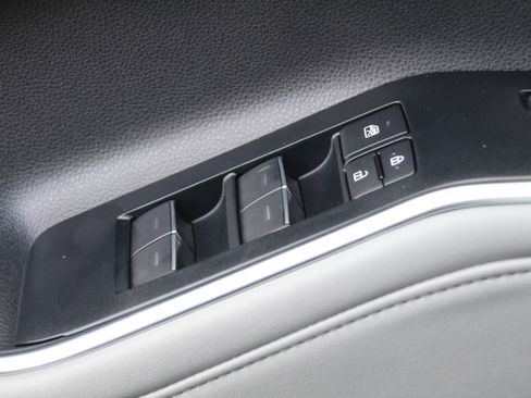 Used 2025 Toyota Highlander Limited image 14