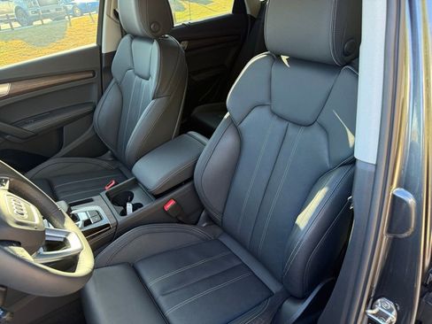 Used 2025 Audi Q5 e Prestige w/ Prestige Package image 13