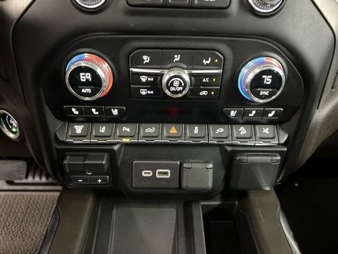 Used 2023 GMC Sierra 2500 Denali w/ Denali Ultimate Package AWD/4WD image 18