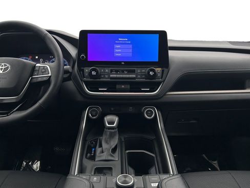 Used 2025 Toyota Grand Highlander AWD image 12