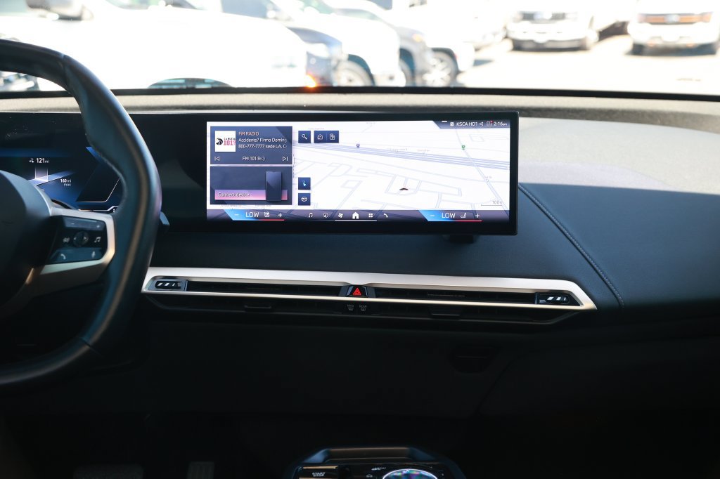 Used 2025 BMW iX xDrive50 AWD/4WD image 27