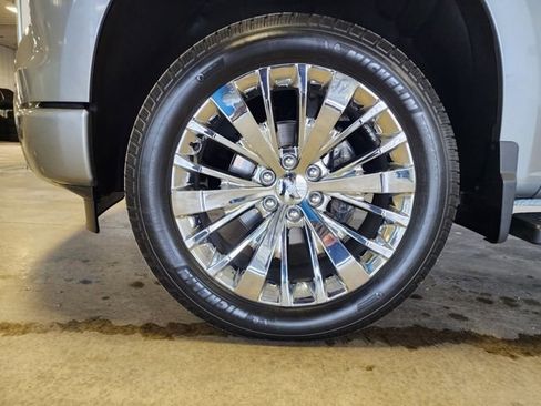 Used 2025 Chevrolet Silverado 1500 High Country w/ Technology Package image 9