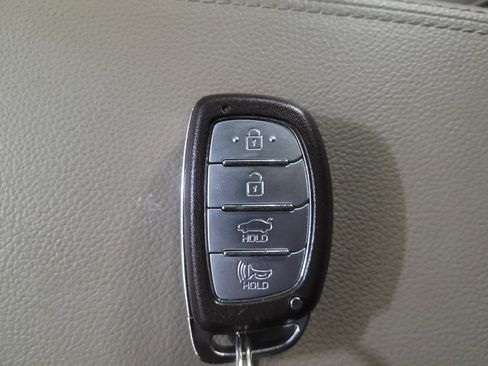Used 2019 Hyundai Elantra Limited FWD image 32