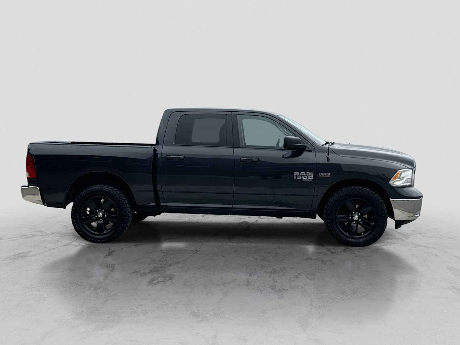Used 2019 RAM 1500 Classic SLT AWD/4WD image 7