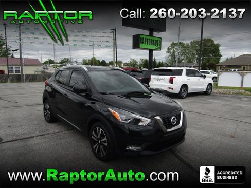 Used 2018 Nissan Kicks SR FWD image 1