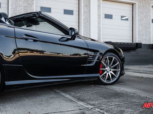 Used 2016 Mercedes-Benz SL 63 AMG AMG SL 63 w/ Driver Assistance Package image 30