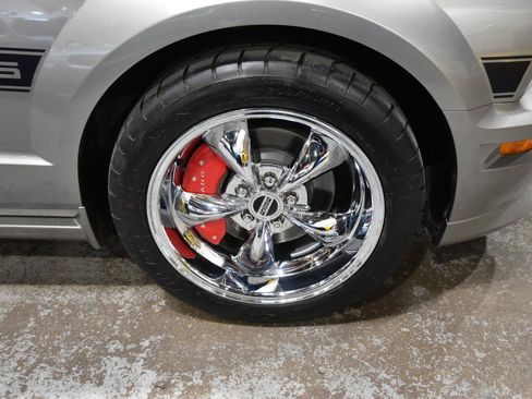 Used 2009 Ford Mustang GT RWD image 48