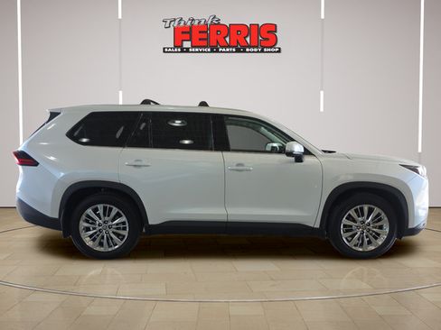 Used 2025 Toyota Grand Highlander AWD image 4