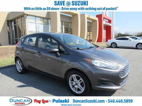 Used 2017 Ford Fiesta SE image 1