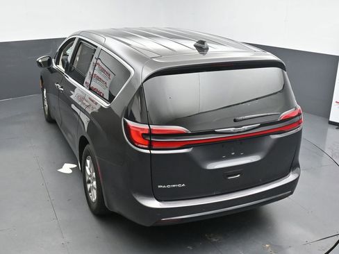 Used 2023 Chrysler Pacifica Touring-L FWD image 14