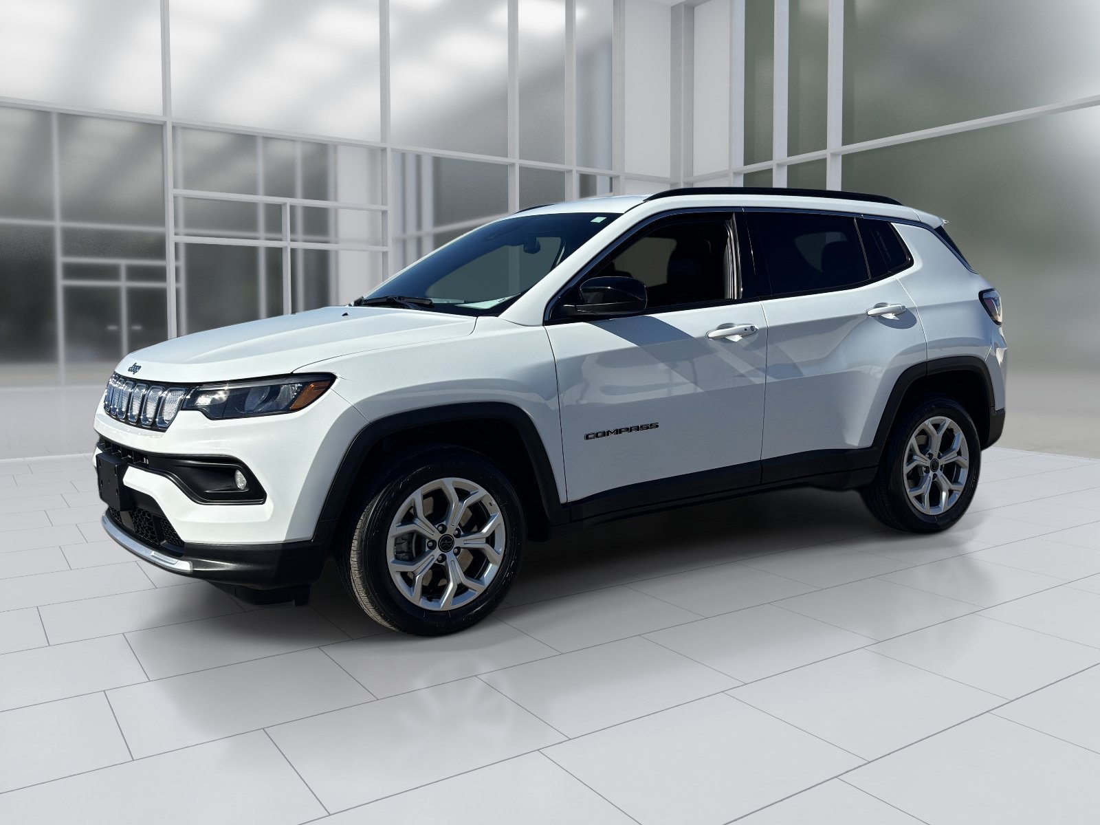 Used 2025 Jeep Compass Latitude AWD/4WD image 2